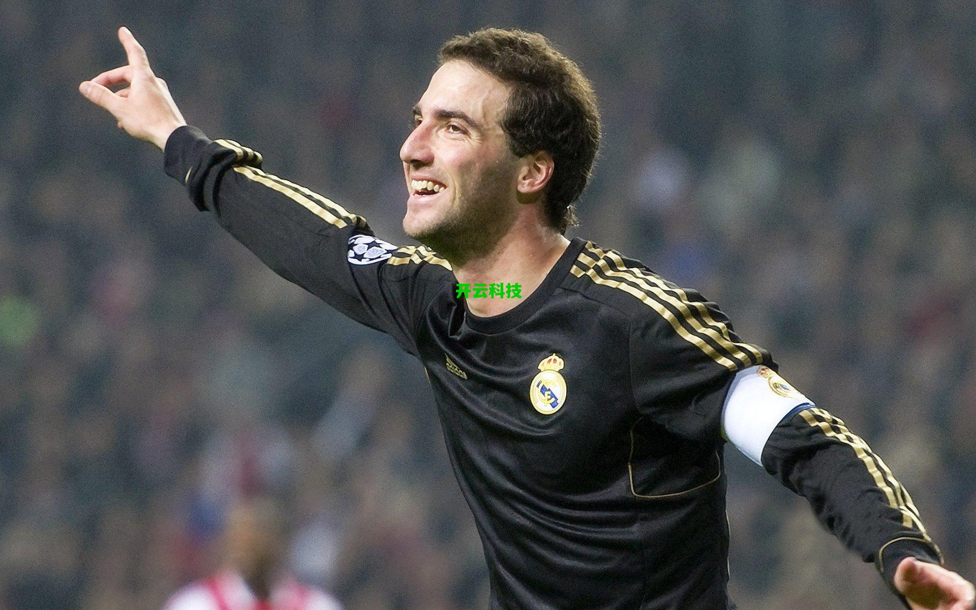 冰雪运动热潮席卷全国，青少年选手崭露头角