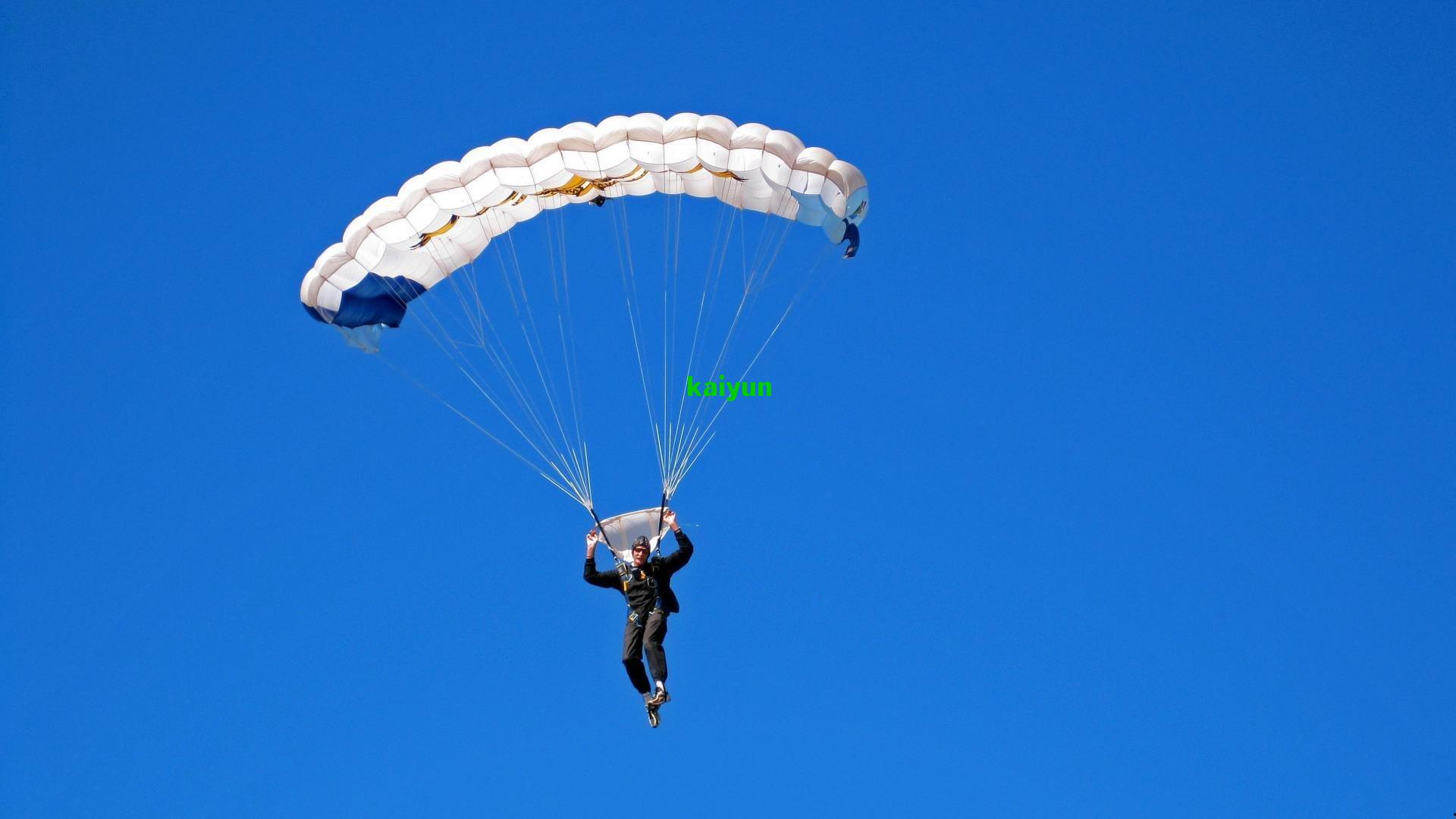 昔日青训伙伴回忆，哈兰德幼时身形瘦小却自信过人，如今已成足坛巨兽