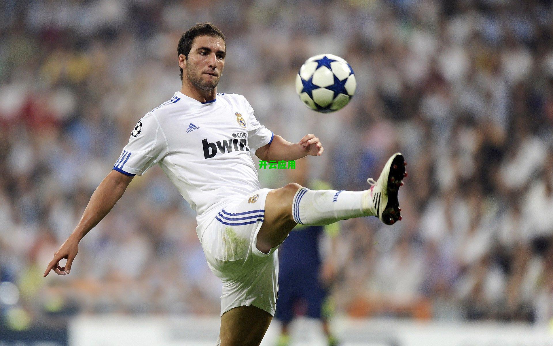 萨拉赫一锤定音当选最佳，利物浦力克维拉巩固前四