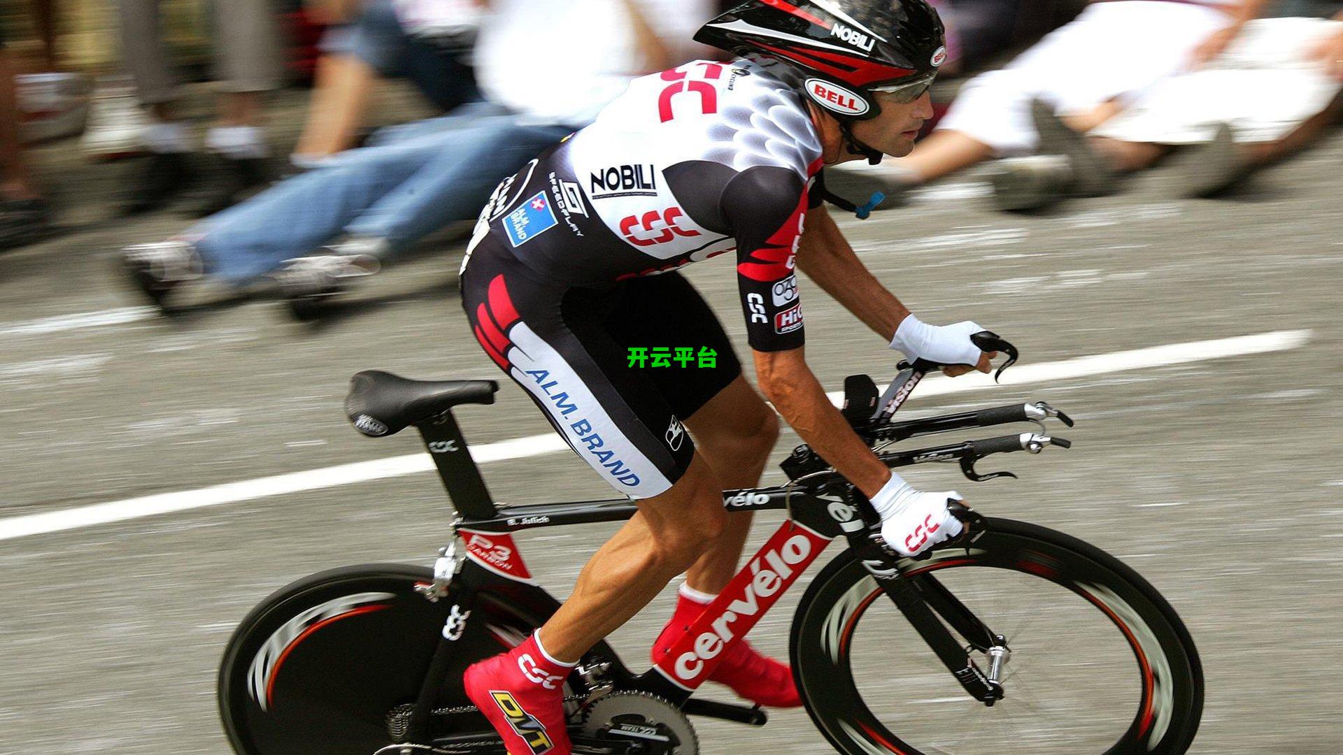 2000年的这一周，法甲金靴维尔托德加盟阿森纳，温格重塑枪手锋线的关键一步